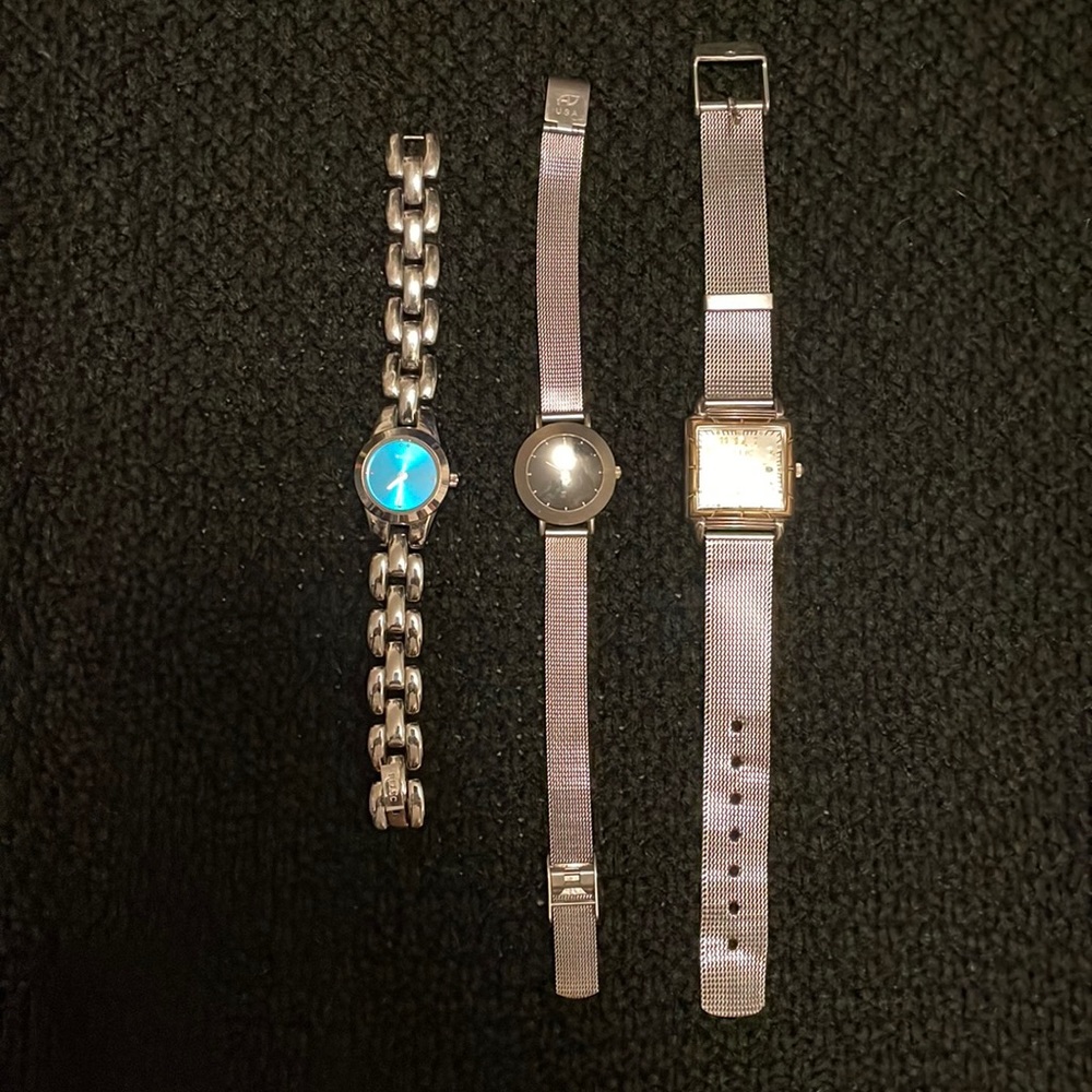 Set of 3 watches.